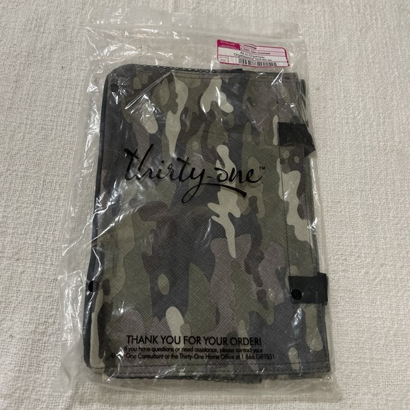 thirty-one Handbags - Thirty One 31 All In Organizer Tote Camo Crosshatch NWT Gift NEW